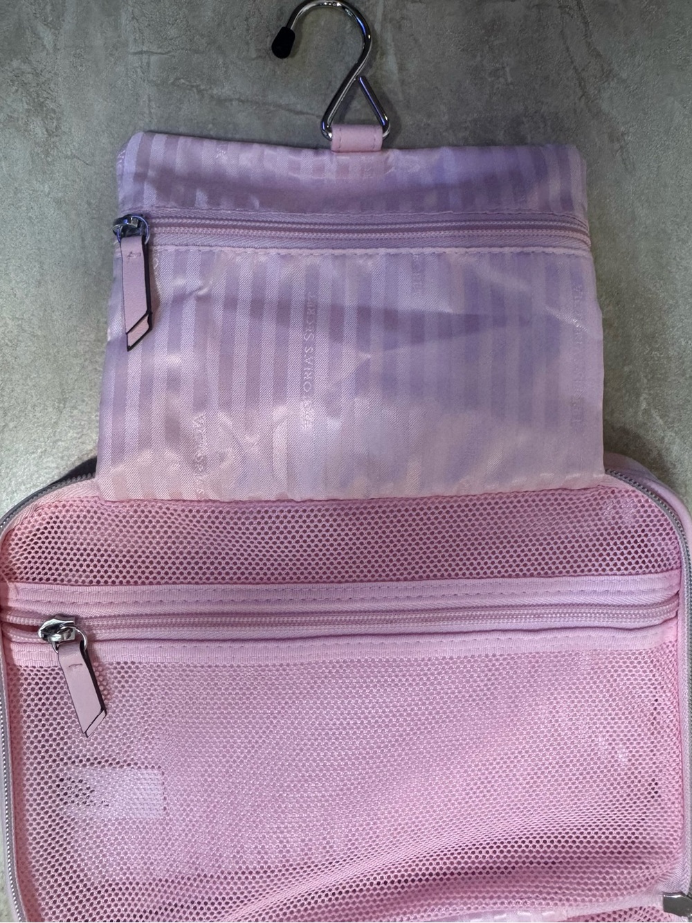 VICTORIA'S SECRET Travel Hanging Toiletry Bag - Picture 11 of 13